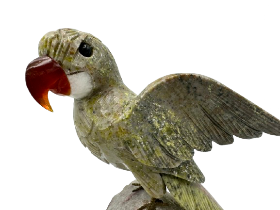 PÁJARO DECORATIVO EN MINERAL NATURAL CALCITA VERDE Y ROJA